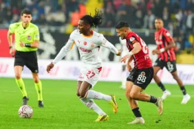 Galatasarayda-Rafael-Leaonun-durumu-kontroller-sonrasi-netlesecek-featured