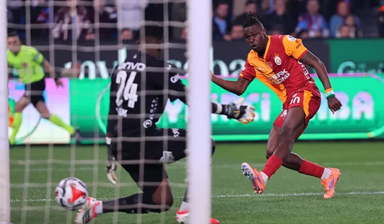 Galatasaray’da Yener İnce’den Singo ve Osimhen açıklaması