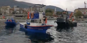 GEMLİK'TE TEKNE VE KAYIKLAR TÜRK BAYRAKLARIYLA DONATILDI