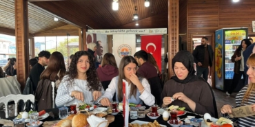 Gemlikte-Gencler-Icin-Universite-Bulusmasi-Duzenlendi-featured