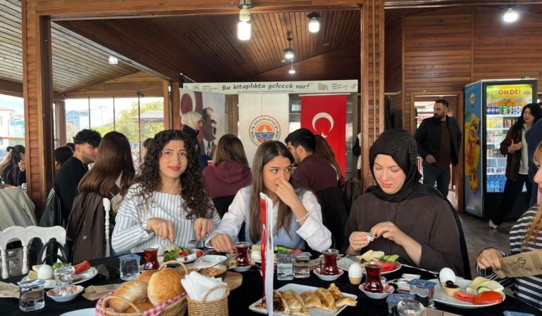 Gemlik’te Gençler İçin Üniversite Buluşması Düzenlendi