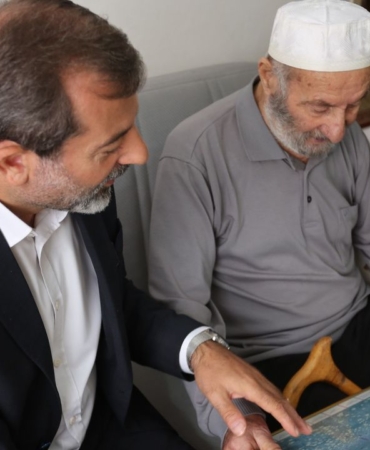 Gursu-Belediyesi-yasli-vatandaslari-evlerinde-ziyaret-etti-featured
