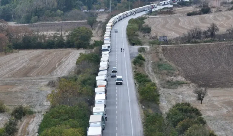 Hamzabeyli’de TIR kuyruğu 27 kilometreye ulaştı