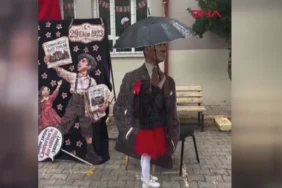 Hatayda-ogrenci-yagmurda-Ataturk-maketini-korudu-featured