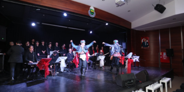 Inegol-Genclik-Korosu-Cumhuriyet-coskusunu-sahneye-tasidi-featured
