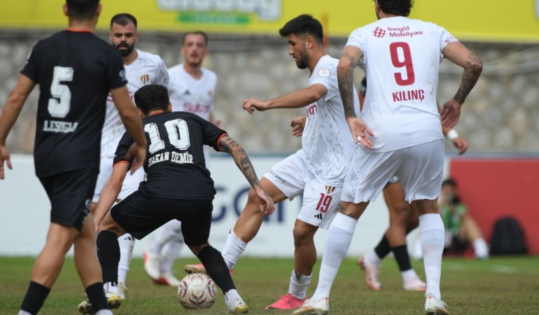 İnegölspor, Adana 01 FK karşısında son anda puanı aldı