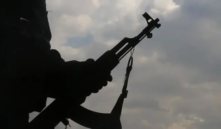 Irak, Sincar’da YBŞ’ye ait noktaları devralmaya başladı