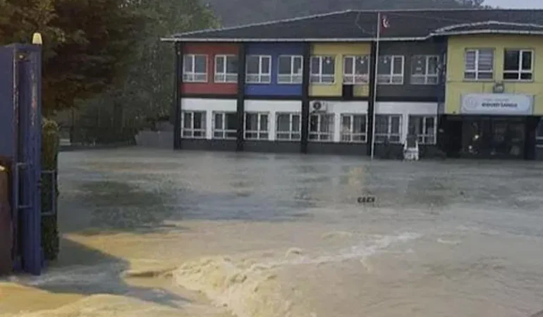 İstanbul, Kocaeli ve Sakarya’da eğitime yağış molası