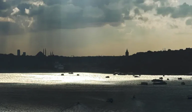 İstanbul’da hafta sonu yaz, pazartesi sağanak geliyor