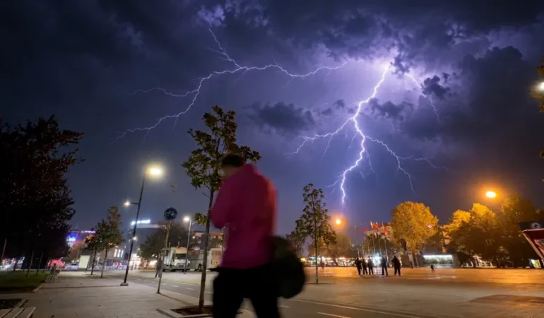 İstanbul’da sıcaklık 10 derece düşüyor, yağış geliyor