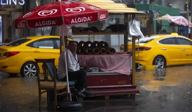 İstanbul’da sıcaklık düşüyor: Üç gün sağanak bekleniyor