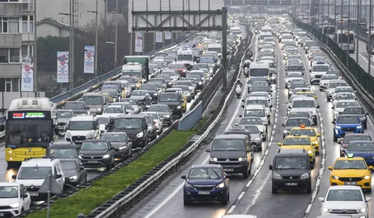 İstanbul’da trafik yoğunluğu yüzde 73’e çıktı