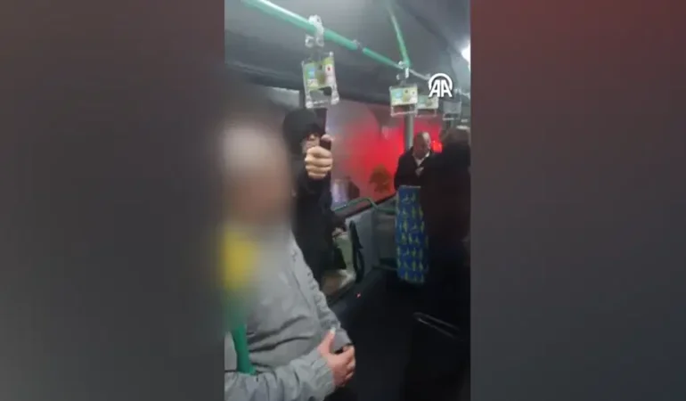 Kadıköy’de otobüste biber gazı paniği kamerada