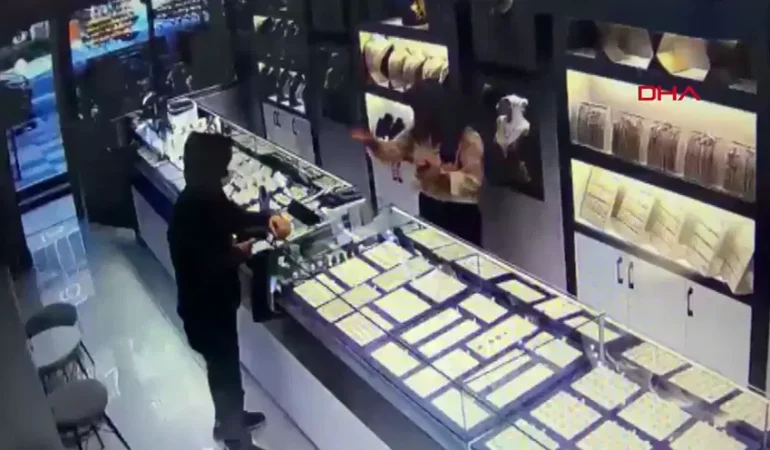 Kapaklı’da oyuncak tabancalı şüpheli alarmı duyunca kaçtı