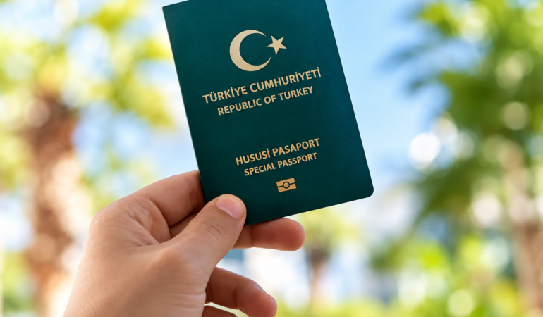 Kayıhan Pala’dan sağlıkçılara yeşil pasaport teklifi