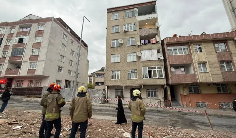 Küçükçekmece’de çatlama sesleri binayı boşalttırdı