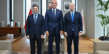 Mehmet-Nuri-Ersoy-ve-THY-yeni-turizm-rotalarini-gorustu-featured