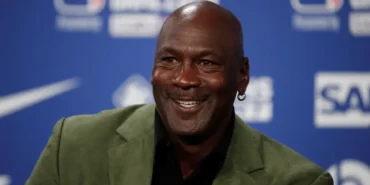 Michael-Jordan-formasina-12-milyon-260-bin-dolarlik-rekor-featured
