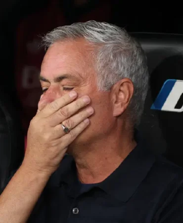 Mourinho-kirmizi-kart-kararini-basin-toplantisiyla-protesto-etti-featured