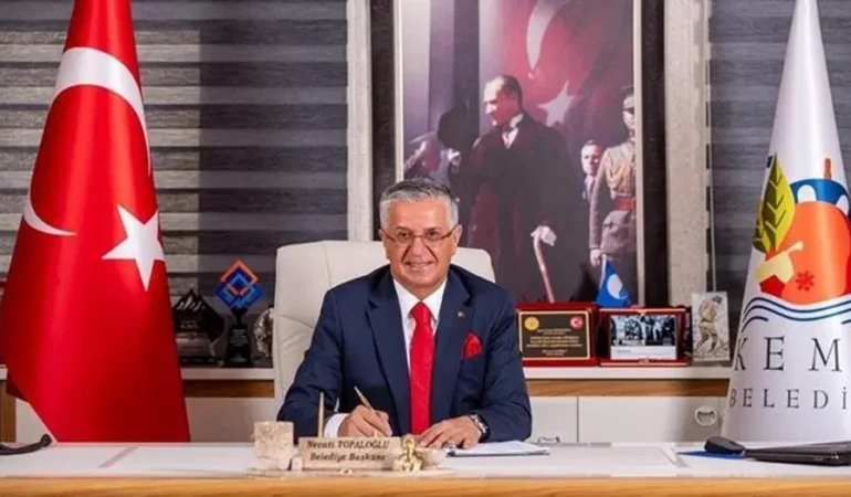 Necati Topaloğlu ve 8 meclis üyesi CHP’den ayrıldı