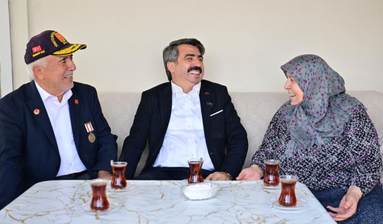 Oktay Yılmaz, Kıbrıs Gazisi Cafer Kaya’yı ziyaret etti