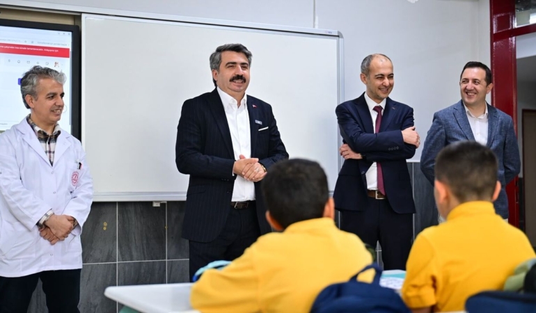 Oktay Yılmaz, Yıldırım’da öğrencilerin taleplerini dinledi