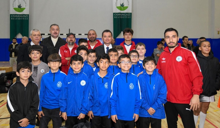 Osmangazi Belediyesi 69 amatör kulübe ekipman verdi