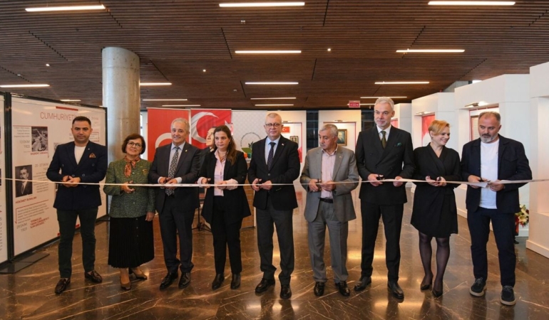 Osmangazi, Cumhuriyet sergisini Bursalılarla buluşturdu