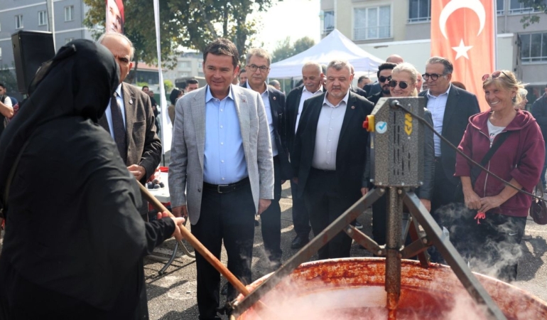 Osmangazi’de 180 aile kışlık salçasını hazırladı