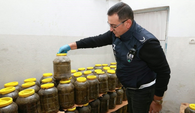 Osmangazi’de ruhsatsız depoda 6,5 ton küflü ürün bulundu