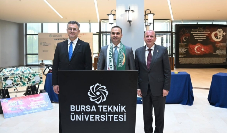 Özer Matlı, Bakan Kacır’a Bursaspor Atkısı Verdi