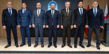 Ozhan-ailesi-BTSO-ve-Ticaret-Borsasi-yonetiminde-featured