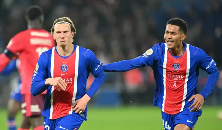 PSG, Lyon galibiyetiyle Ligue 1 liderliğine çıktı