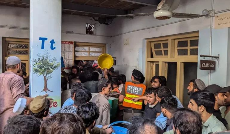 Peşaver’de okul çatısı çöktü: 18 kişi öldü