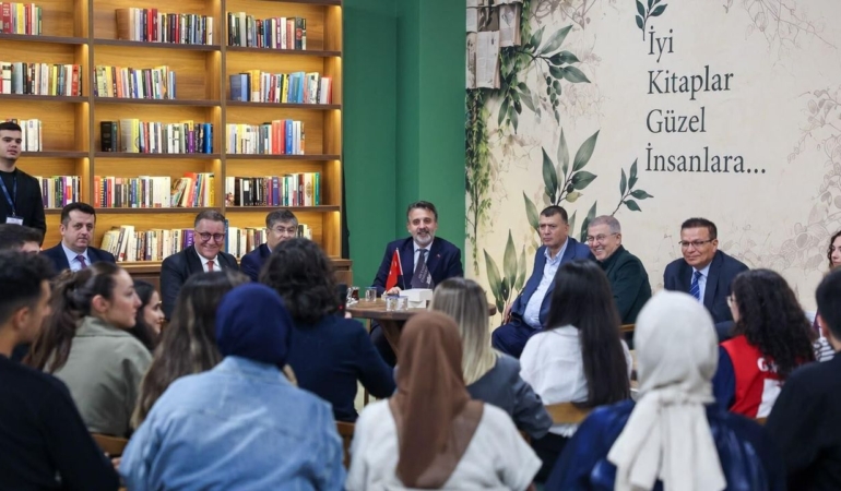 Sahin-Biba-Mudanya-Universitesi-ogrencileriyle-bulustu-featured