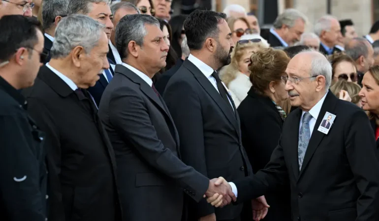TBMM’deki törende Kılıçdaroğlu ile Özel karşılaştı