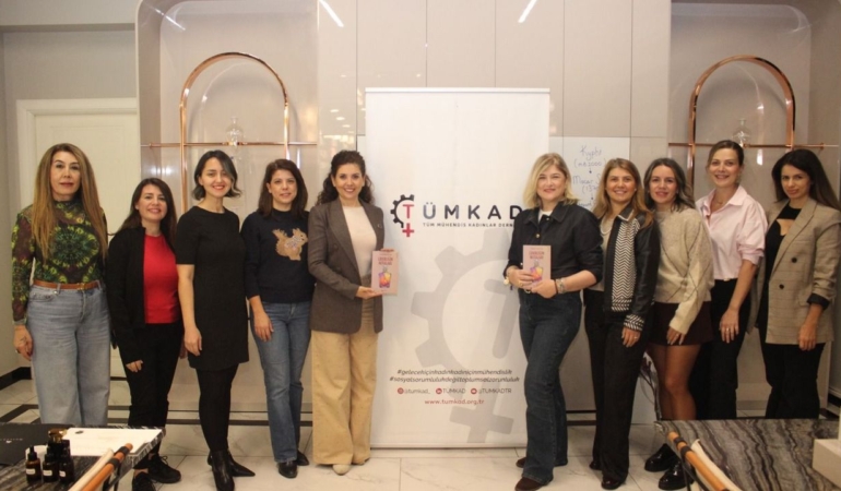TÜMKAD üyeleri liderlik buluşmasında kendi kokularını hazırladı