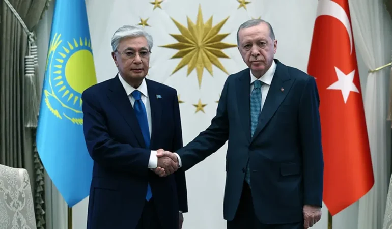 Tokayev, Erdoğan’ın davetiyle yarın Türkiye’ye geliyor