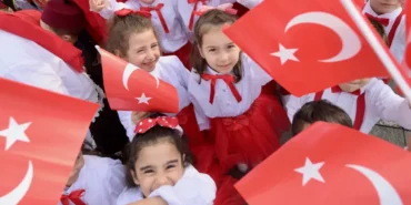 Turkiyenin-dort-yaninda-Cumhuriyet-Bayrami-kutlamalari-featured