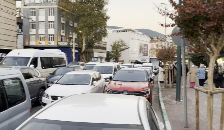 Ulucami’deki Sabah Namazı Buluşması Trafiği Yavaşlattı
