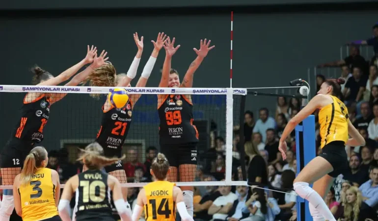 VakıfBank, Eczacıbaşı’nı geçerek Şampiyonlar Kupası’nı aldı