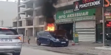 BURSA'DA PARK HALİNDEKİ OTOMOBİL ALEVLERE TESLİM OLDU