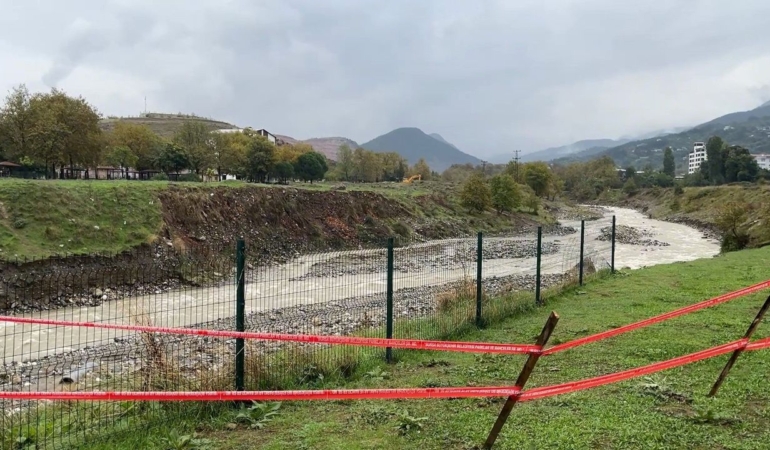 Yıldırım’da toprak kayması sonrası Deliçay’ın yönü değişti