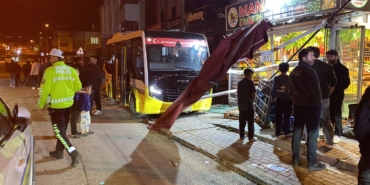 BURSA'DA FRENİ BOŞALAN MİNİBÜS DEHŞET SAÇTI